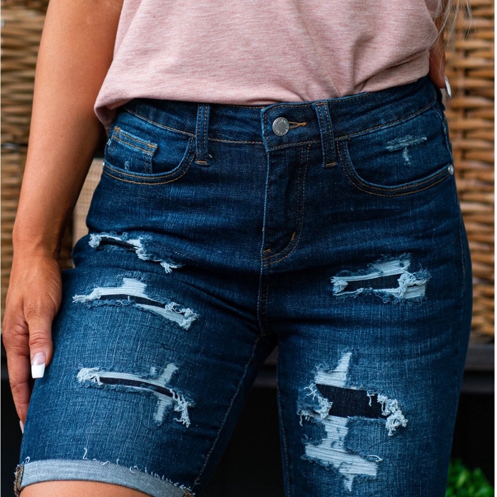 Judy Blue Shorts Womens Medium Bermuda Cut Off Denim Jean Distressed Americana